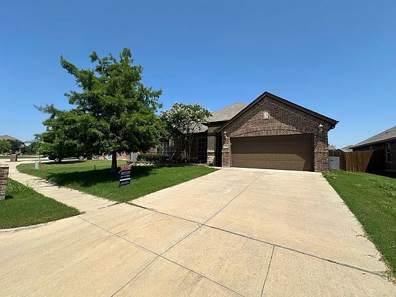 2nd image of 1121 Little John Dr