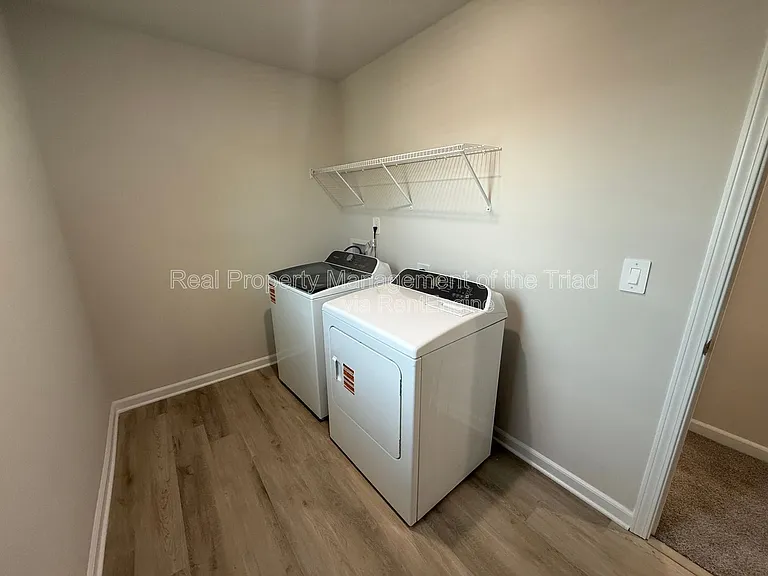 2215 Cherry Creek Rd — Photo 12