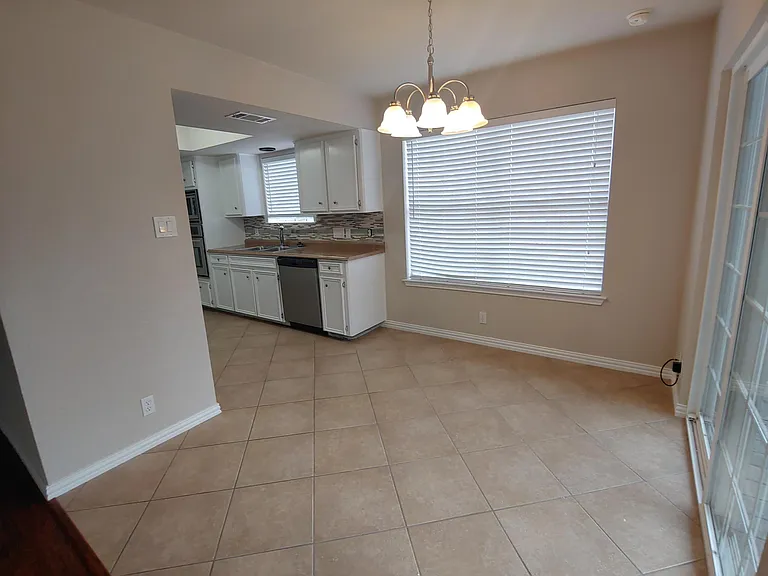 1701 Brokenshoe Dr — Photo 5