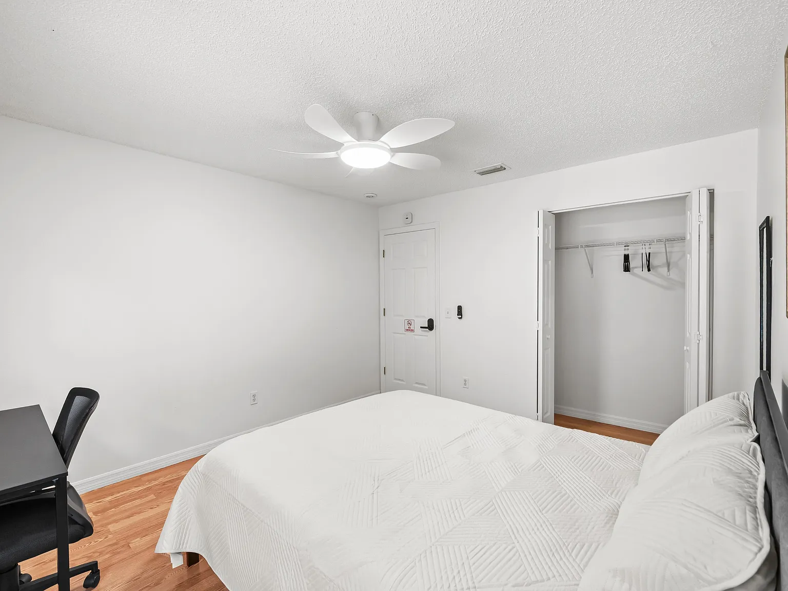 4 bed, 2.0 bath, 1800 sqft, $802 — Photo 2