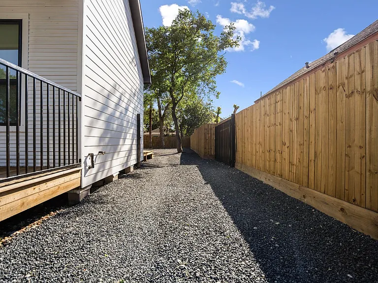 207 S Lockwood Dr #1 — Photo 5
