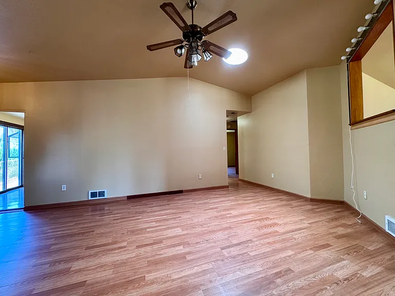 9323 S M St — Photo 16