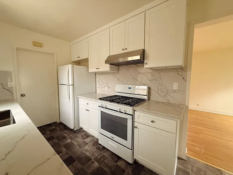 127 S Meridith Ave #A — Photo 6