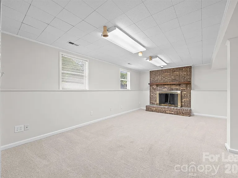 10715 Derry Dr — Photo 16