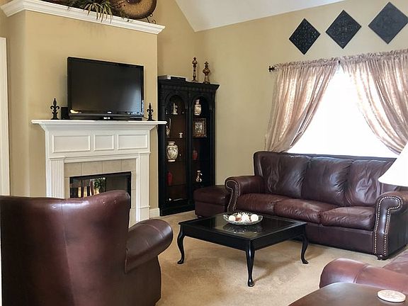 3rd image of 2633 Ashgate Dr