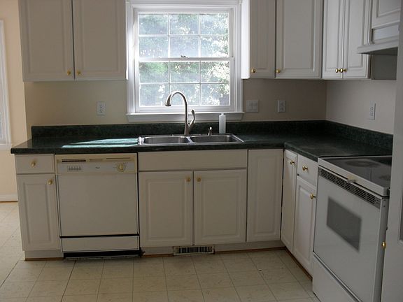 KITCHEN (CLOSE-UP)_09242015