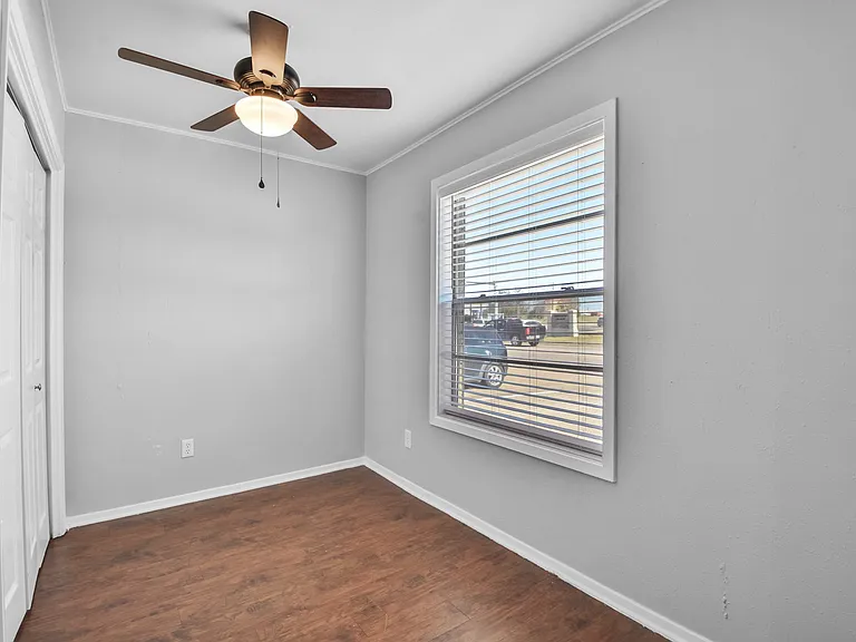 Broadmoor Apartments — Photo 9