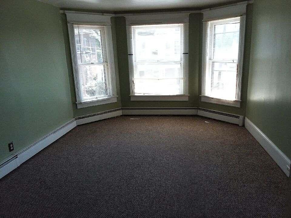 2nd image of 122 Broad St