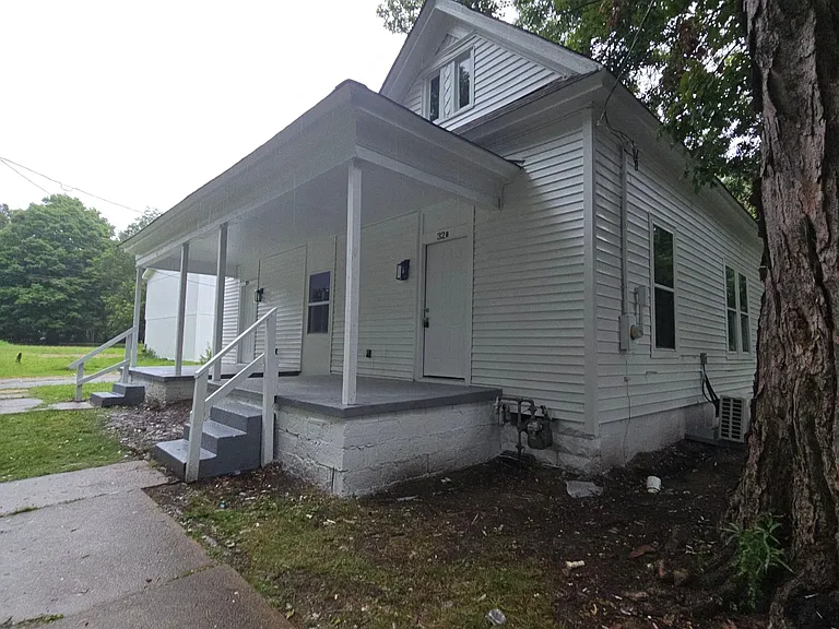 32 W Cooper St #B — Photo 1