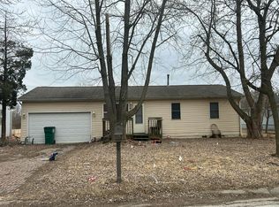 4720 11th St #A, Moline, IL