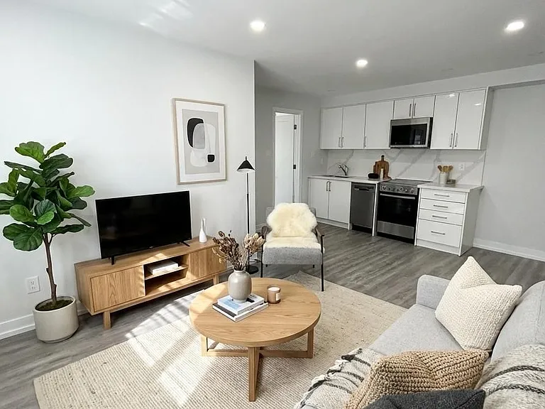 15 Walmer Rd #103 — Photo 2