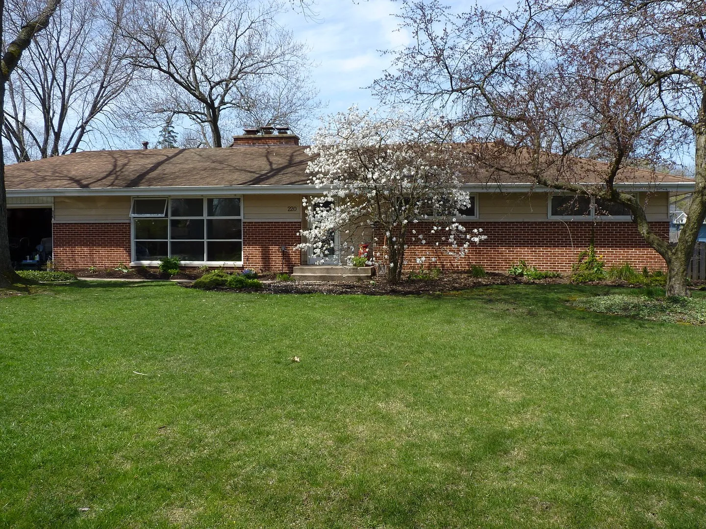 220 N Pine St photo 1