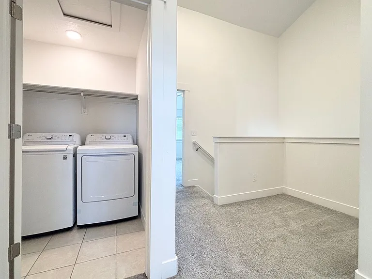 899 E Pacific Dr — Photo 12