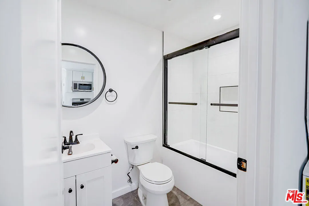 2 bed, 1.0 bath, $2,650 — Photo 4