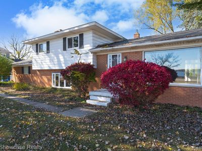 5274 Cooley Lake Rd, Waterford, MI, 48327