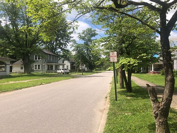 4th image of 19 W College St