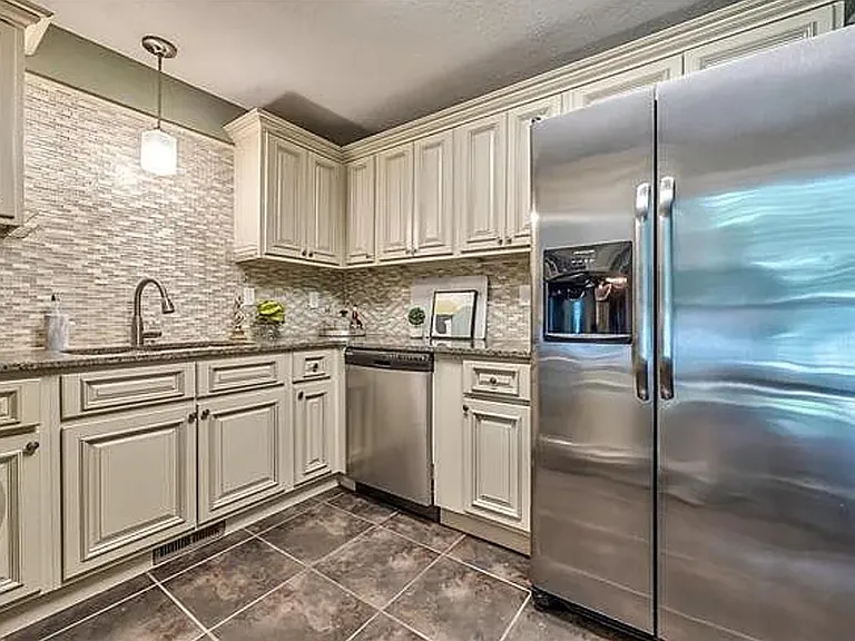 6739 Roe Ave — Photo 4