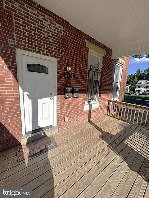 2101 Chelsea Ter — Photo 2