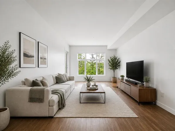 45 W Aspenmont Hts SW #109, Calgary, AB T3H 0E6