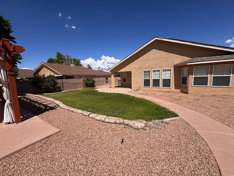 9701 Tapatio Dr NW — Photo 26