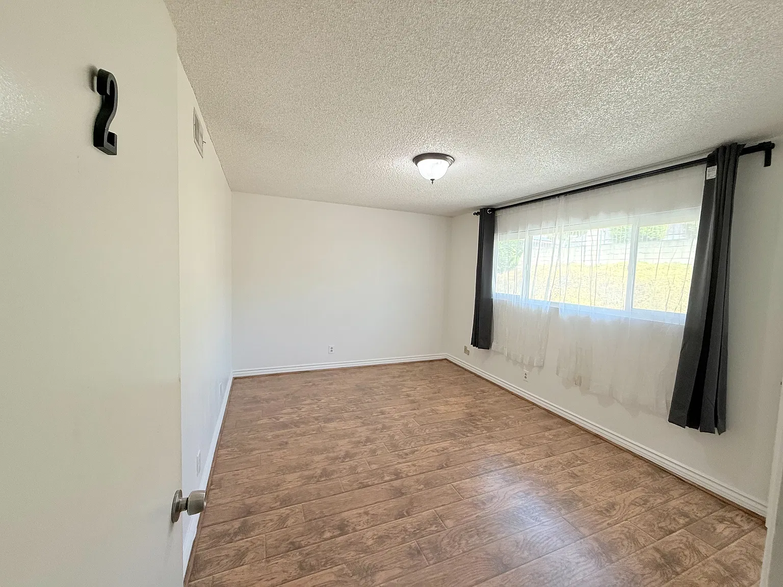 8 bed, 8.5 bath, $1,000 — Photo 1