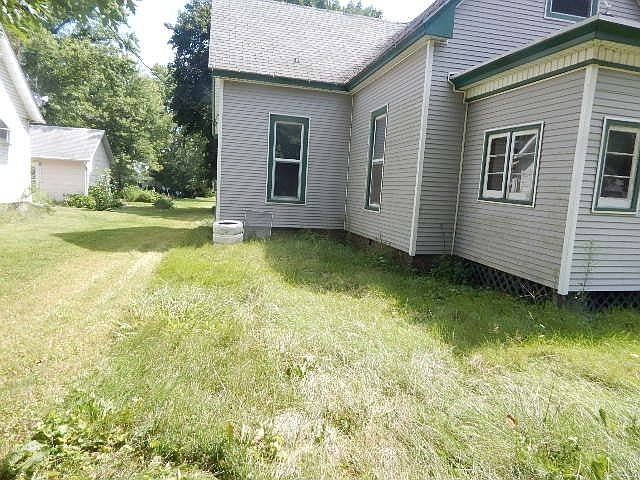 2nd image of 305 N Broadway St