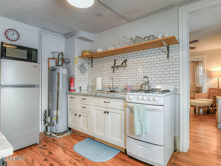 19 Webb Ave #1W — Photo 11