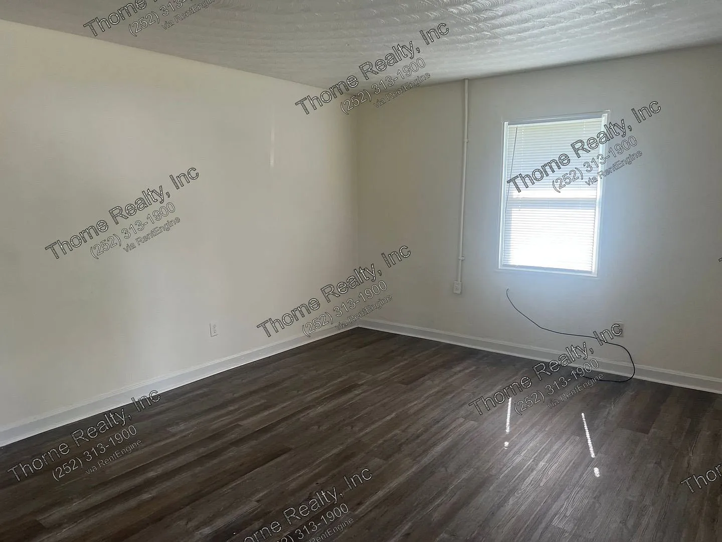 2 bed, 1.0 bath, 952 sqft, $775 — Photo 2