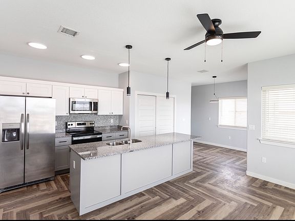 5th image of 1360 N Cotton St #1G