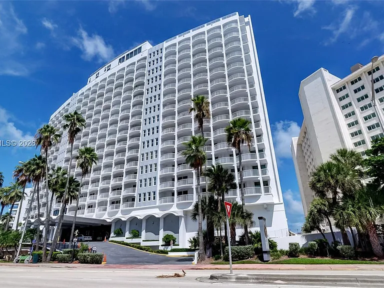 5401 Collins Ave #1126 — Photo 1