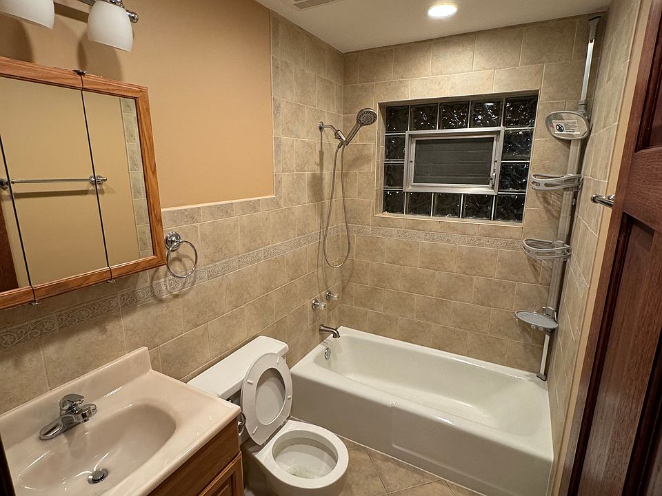 761 Holiday Ln Des Plaines IL Zillow