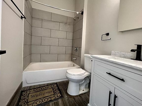 5th image of 2700 W Belden Ave #204