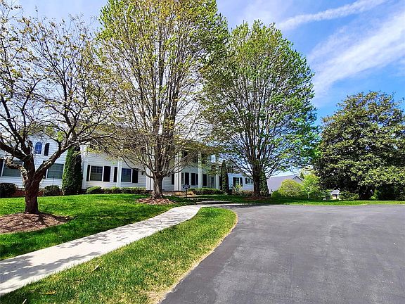 3rd image of 58 Towne Place Dr