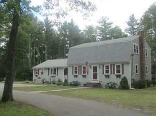 124 High St, Rochester, MA 02770