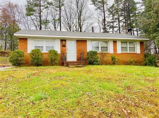 3 Carpenter Ct, Greensboro, NC 27403
