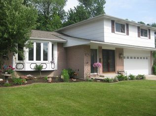 191 Autumnview Rd, Williamsville, NY 14221