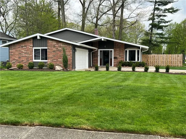 26139 Redwood Dr, Olmsted Falls, OH 44138