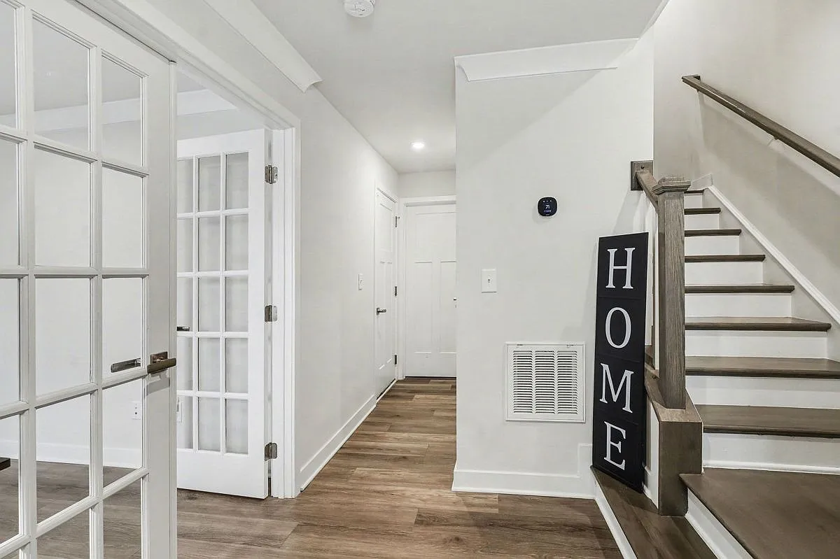 3 bed, 4.0 bath, 1760 sqft, $2,350 — Photo 2