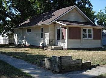 2nd image of 2647 Des Moines St