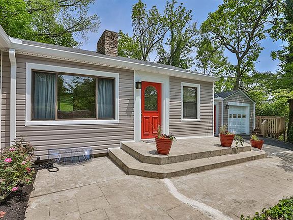 3rd image of 310 Willowbrook Ln