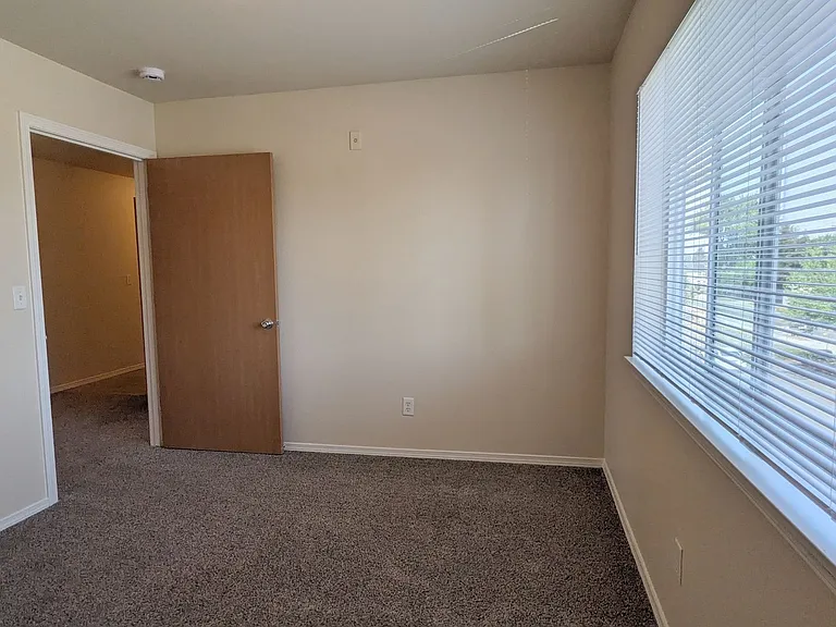 Wellesley Park Apartments — Photo 132