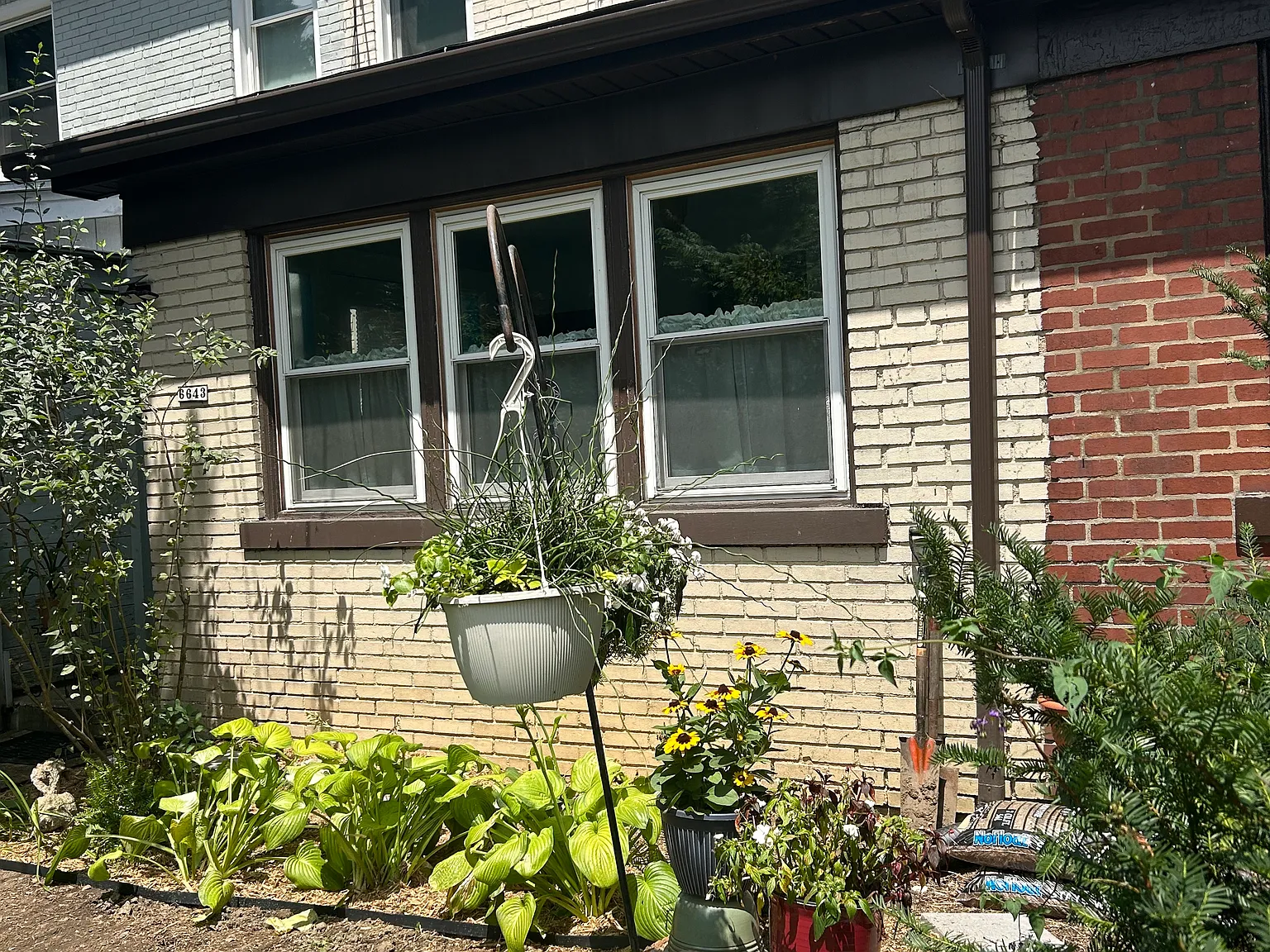 3 bed, 1.5 bath, 1290 sqft, $2,300 — Photo 2