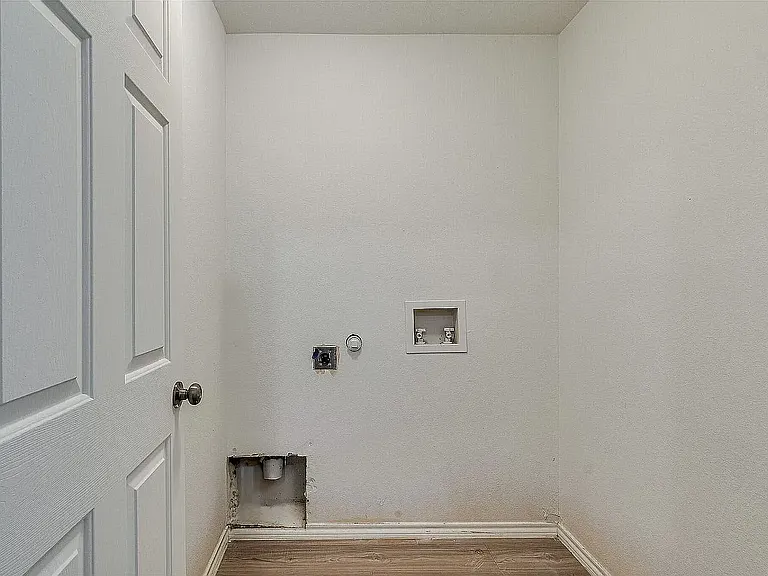 1115 Parkway Trl — Photo 3