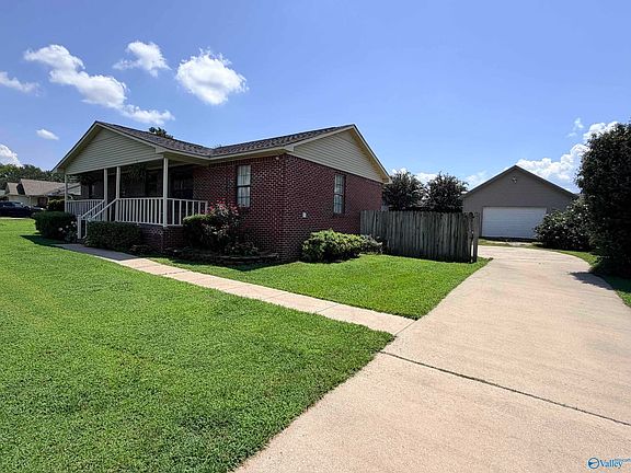 3rd image of 21610 Lovell Ln