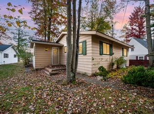 3423 Lakeshore Dr, Gladwin, MI 48624