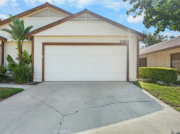 13982 Olive Grove Ln, Sylmar, CA 91342