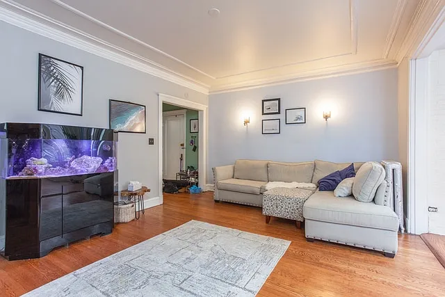 4174 N Clarendon Ave — Photo 6
