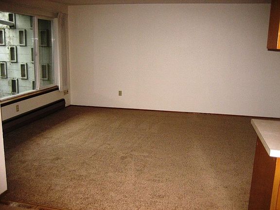 2nd image of 6819 Pacific Ave #W7zeyhwpe