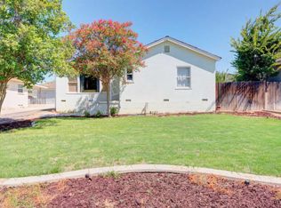 22 La Mesa Dr, Bakersfield, CA 93305