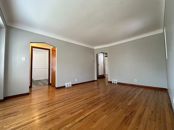 3rd image of 15683 Bringard Dr